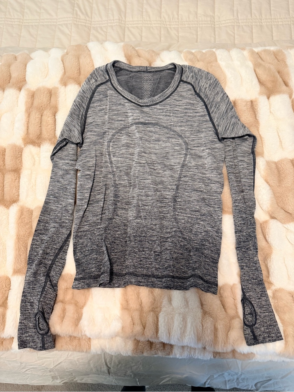 lululemon athletica Grey Ombre Long-Sleeve size 8, race length